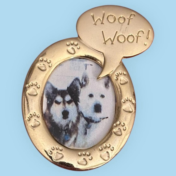 Vintage 1980’s JJ Artifacts Gold Tone Oval Pet Dog Frame Picture Pin Brooch - Picture 4 of 5